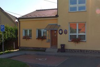 Starosta z Plzeňska podle žalobkyně přes deset let tuneloval obec. Přišel si na miliony - Novinky